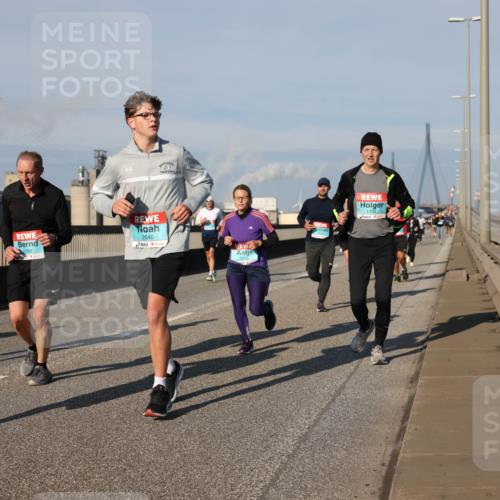 03.10.2025 - Köhlbrandbrückenlauf Lena Gebhardt http://msf.ph/oto/9135050 03.10.2025 09:53:14 Position 2 2040, 3321, 1786, 2015, 1192 meine-sportfotos.de