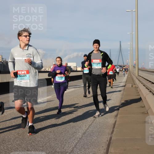 03.10.2025 - Köhlbrandbrückenlauf Lena Gebhardt http://msf.ph/oto/9135054 03.10.2025 09:53:14 Position 2 1786, 2040, 1192 meine-sportfotos.de