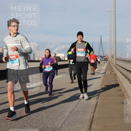 03.10.2025 - Köhlbrandbrückenlauf Lena Gebhardt http://msf.ph/oto/9135059 03.10.2025 09:53:14 Position 2 2040, 2015, 1192 meine-sportfotos.de