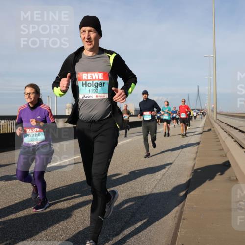 03.10.2025 - Köhlbrandbrückenlauf Lena Gebhardt http://msf.ph/oto/9135083 03.10.2025 09:53:16 Position 2 2015, 1192 meine-sportfotos.de