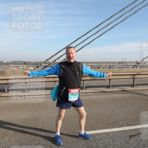 03.10.2025 - Köhlbrandbrückenlauf Yannick Fuchs http://msf.ph/oto/9135112 03.10.2025 09:14:20 Position 2 3195, 2611 meine-sportfotos.de