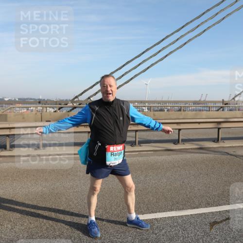 03.10.2025 - Köhlbrandbrückenlauf Yannick Fuchs http://msf.ph/oto/9135121 03.10.2025 09:14:21 Position 2 3195, 2611 meine-sportfotos.de