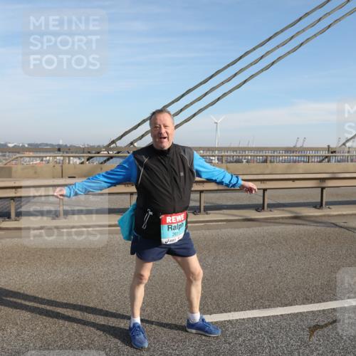 03.10.2025 - Köhlbrandbrückenlauf Yannick Fuchs http://msf.ph/oto/9135125 03.10.2025 09:14:21 Position 2 3195, 2611 meine-sportfotos.de
