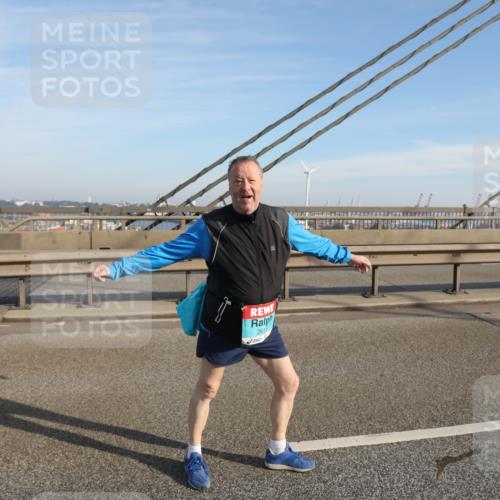 03.10.2025 - Köhlbrandbrückenlauf Yannick Fuchs http://msf.ph/oto/9135129 03.10.2025 09:14:21 Position 2 3195, 2611 meine-sportfotos.de