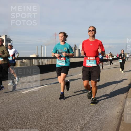 03.10.2025 - Köhlbrandbrückenlauf Lena Gebhardt http://msf.ph/oto/9135142 03.10.2025 09:53:19 Position 2 3200, 3201 meine-sportfotos.de