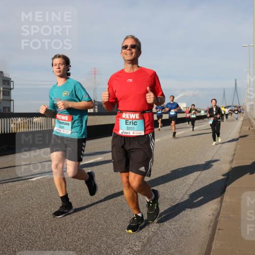 03.10.2025 - Köhlbrandbrückenlauf Lena Gebhardt http://msf.ph/oto/9135144 03.10.2025 09:53:19 Position 2 3200, 3201 meine-sportfotos.de