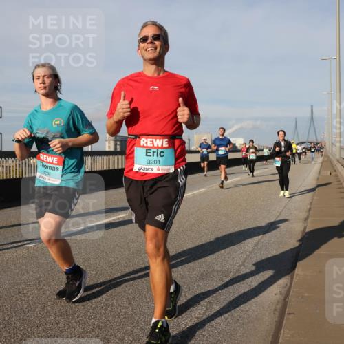 03.10.2025 - Köhlbrandbrückenlauf Lena Gebhardt http://msf.ph/oto/9135149 03.10.2025 09:53:19 Position 2 3200, 3201 meine-sportfotos.de