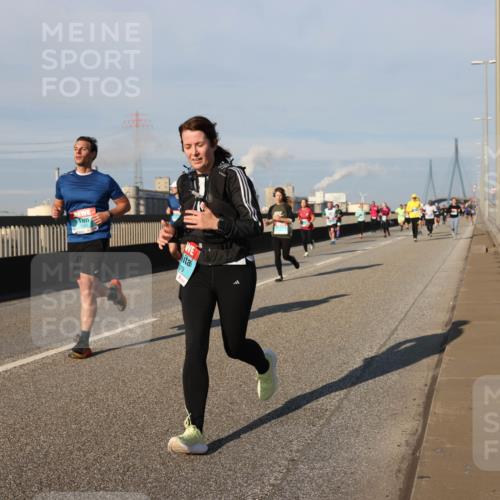 03.10.2025 - Köhlbrandbrückenlauf Lena Gebhardt http://msf.ph/oto/9135188 03.10.2025 09:53:22 Position 2 79 meine-sportfotos.de