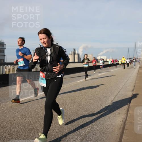 03.10.2025 - Köhlbrandbrückenlauf Lena Gebhardt http://msf.ph/oto/9135192 03.10.2025 09:53:22 Position 2 679 meine-sportfotos.de