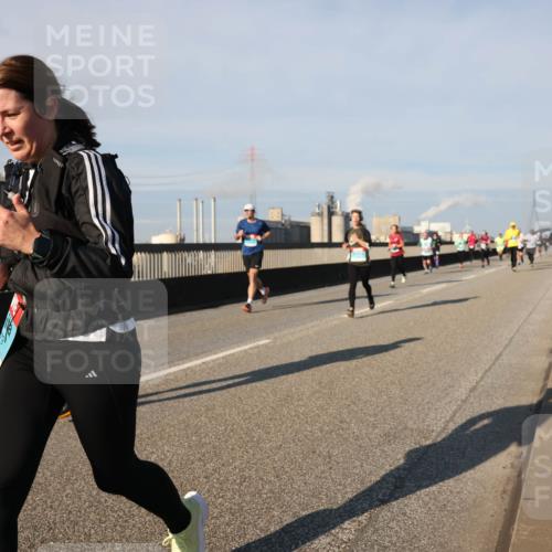 03.10.2025 - Köhlbrandbrückenlauf Lena Gebhardt http://msf.ph/oto/9135197 03.10.2025 09:53:22 Position 2  meine-sportfotos.de