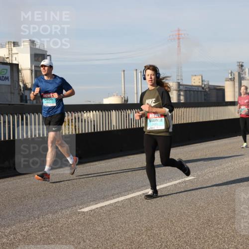 03.10.2025 - Köhlbrandbrückenlauf Lena Gebhardt http://msf.ph/oto/9135235 03.10.2025 09:53:24 Position 2 3653, 2471 meine-sportfotos.de