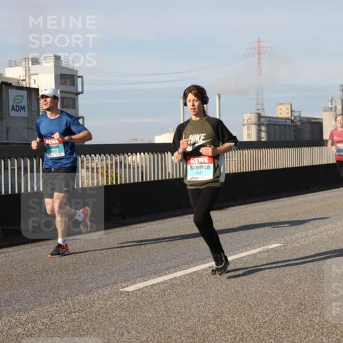03.10.2025 - Köhlbrandbrückenlauf Lena Gebhardt http://msf.ph/oto/9135246 03.10.2025 09:53:24 Position 2 653, 2471 meine-sportfotos.de