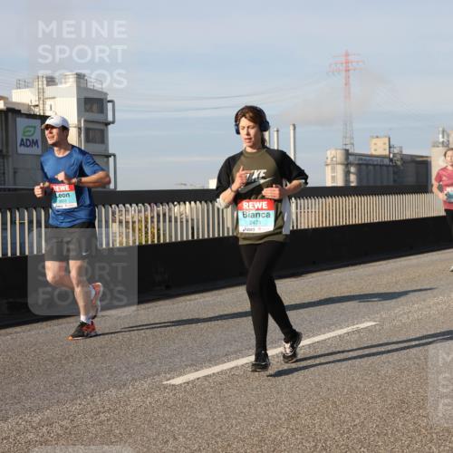 03.10.2025 - Köhlbrandbrückenlauf Lena Gebhardt http://msf.ph/oto/9135248 03.10.2025 09:53:24 Position 2 3653, 2471 meine-sportfotos.de
