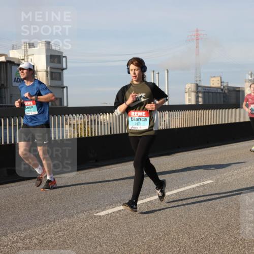 03.10.2025 - Köhlbrandbrückenlauf Lena Gebhardt http://msf.ph/oto/9135252 03.10.2025 09:53:24 Position 2 3653, 2471 meine-sportfotos.de