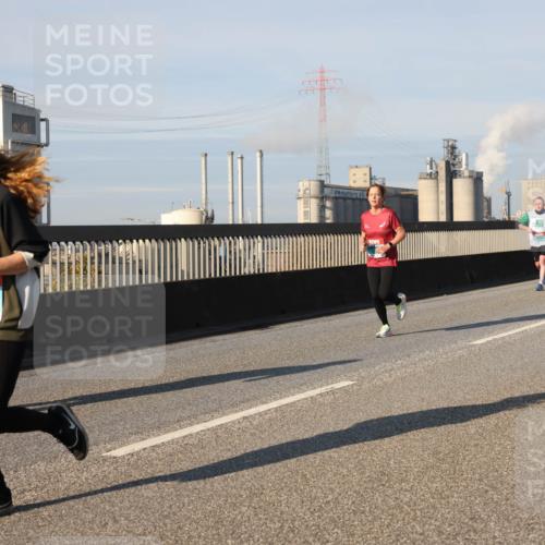 03.10.2025 - Köhlbrandbrückenlauf Lena Gebhardt http://msf.ph/oto/9135258 03.10.2025 09:53:25 Position 2 2471 meine-sportfotos.de