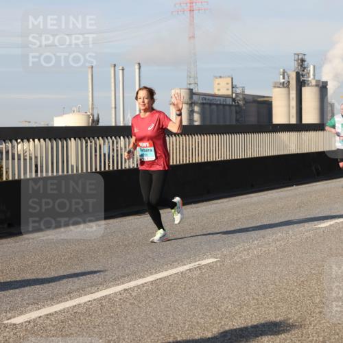 03.10.2025 - Köhlbrandbrückenlauf Lena Gebhardt http://msf.ph/oto/9135268 03.10.2025 09:53:25 Position 2  meine-sportfotos.de