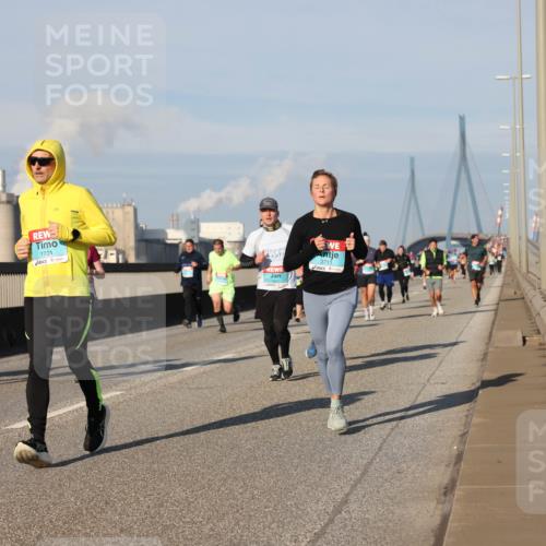 03.10.2025 - Köhlbrandbrückenlauf Lena Gebhardt http://msf.ph/oto/9135328 03.10.2025 09:53:29 Position 2 1701, 3711 meine-sportfotos.de