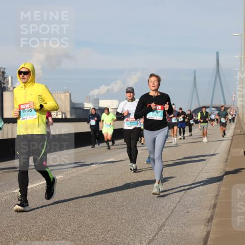 03.10.2025 - Köhlbrandbrückenlauf Lena Gebhardt http://msf.ph/oto/9135335 03.10.2025 09:53:29 Position 2 1701, 3711 meine-sportfotos.de