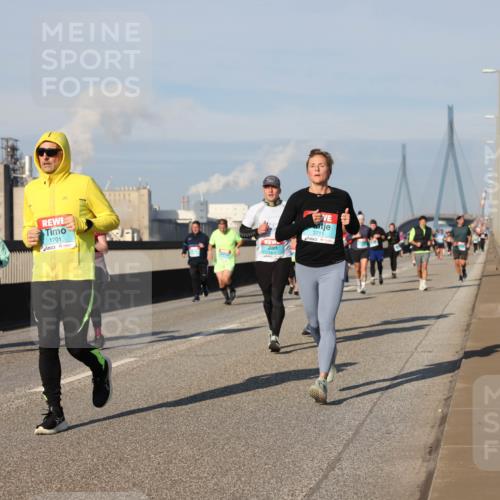 03.10.2025 - Köhlbrandbrückenlauf Lena Gebhardt http://msf.ph/oto/9135339 03.10.2025 09:53:29 Position 2 3711, 1701 meine-sportfotos.de