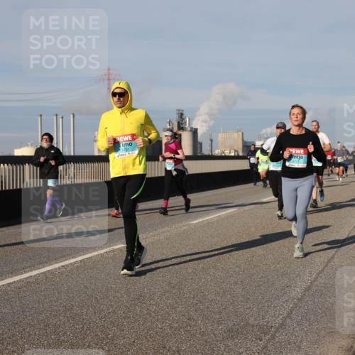 03.10.2025 - Köhlbrandbrückenlauf Lena Gebhardt http://msf.ph/oto/9135353 03.10.2025 09:53:30 Position 2 1701, 3711 meine-sportfotos.de