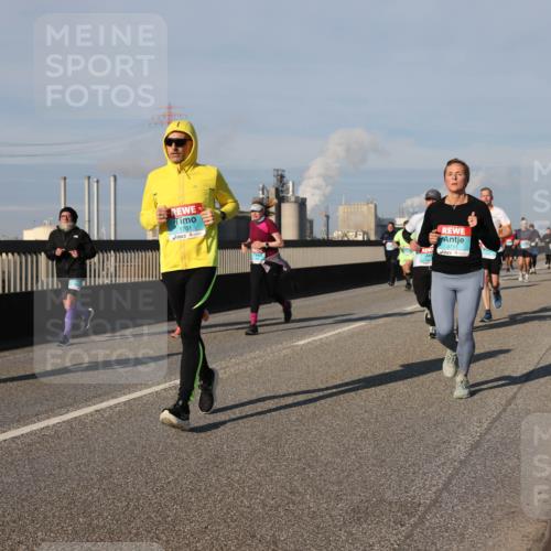03.10.2025 - Köhlbrandbrückenlauf Lena Gebhardt http://msf.ph/oto/9135357 03.10.2025 09:53:30 Position 2 1701, 3711 meine-sportfotos.de