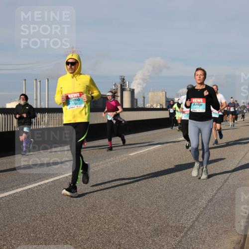 03.10.2025 - Köhlbrandbrückenlauf Lena Gebhardt http://msf.ph/oto/9135361 03.10.2025 09:53:30 Position 2 1701, 3711 meine-sportfotos.de