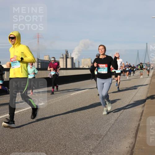 03.10.2025 - Köhlbrandbrückenlauf Lena Gebhardt http://msf.ph/oto/9135366 03.10.2025 09:53:30 Position 2 1701, 3711 meine-sportfotos.de