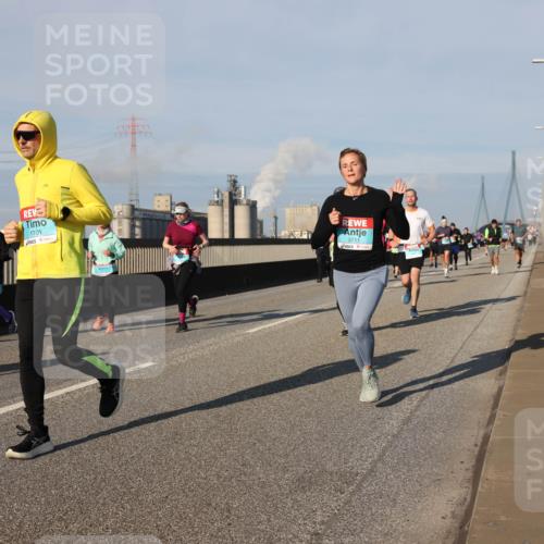 03.10.2025 - Köhlbrandbrückenlauf Lena Gebhardt http://msf.ph/oto/9135369 03.10.2025 09:53:30 Position 2 1701, 3711 meine-sportfotos.de