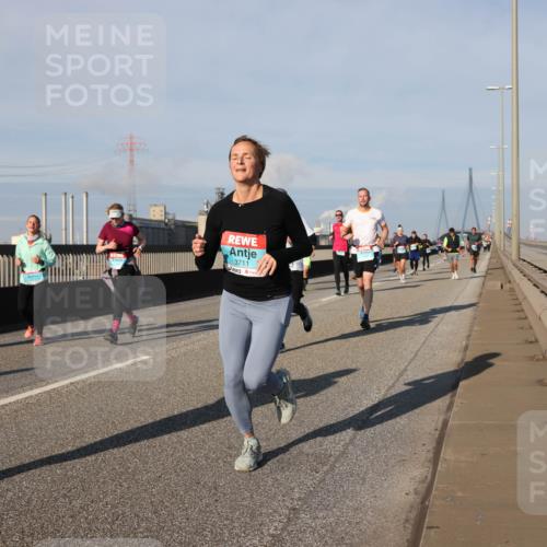 03.10.2025 - Köhlbrandbrückenlauf Lena Gebhardt http://msf.ph/oto/9135385 03.10.2025 09:53:31 Position 2 3711 meine-sportfotos.de