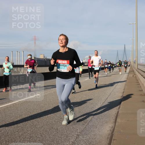 03.10.2025 - Köhlbrandbrückenlauf Lena Gebhardt http://msf.ph/oto/9135391 03.10.2025 09:53:31 Position 2 3711 meine-sportfotos.de