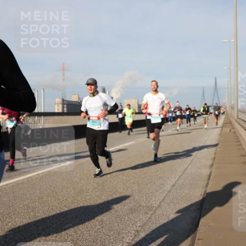 03.10.2025 - Köhlbrandbrückenlauf Lena Gebhardt http://msf.ph/oto/9135410 03.10.2025 09:53:32 Position 2 11 meine-sportfotos.de