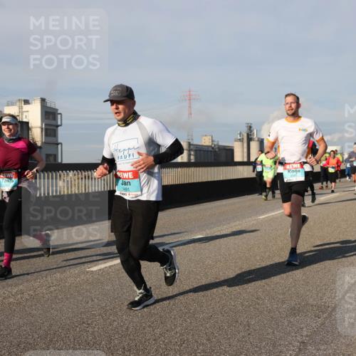 03.10.2025 - Köhlbrandbrückenlauf Lena Gebhardt http://msf.ph/oto/9135428 03.10.2025 09:53:32 Position 2 1491, 3345 meine-sportfotos.de