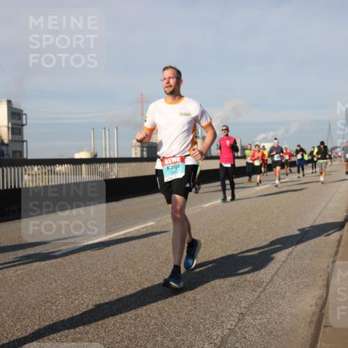 03.10.2025 - Köhlbrandbrückenlauf Lena Gebhardt http://msf.ph/oto/9135446 03.10.2025 09:53:33 Position 2 3345 meine-sportfotos.de