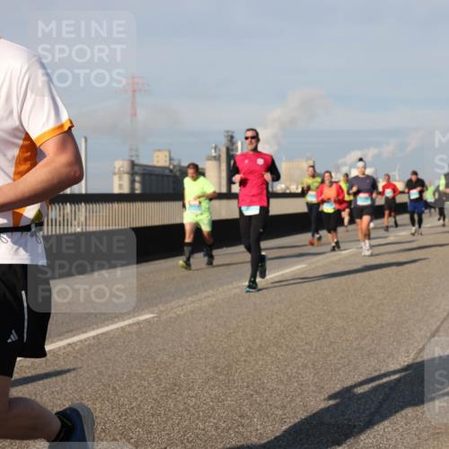 03.10.2025 - Köhlbrandbrückenlauf Lena Gebhardt http://msf.ph/oto/9135457 03.10.2025 09:53:34 Position 2 3345 meine-sportfotos.de