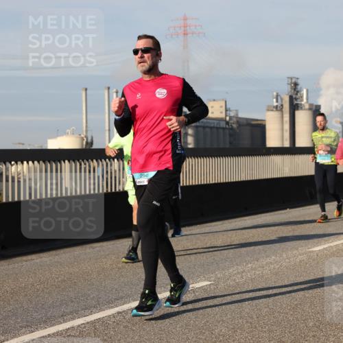 03.10.2025 - Köhlbrandbrückenlauf Lena Gebhardt http://msf.ph/oto/9135507 03.10.2025 09:53:35 Position 2 2941, 1801 meine-sportfotos.de