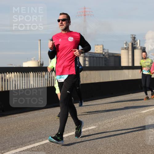 03.10.2025 - Köhlbrandbrückenlauf Lena Gebhardt http://msf.ph/oto/9135513 03.10.2025 09:53:35 Position 2 2941, 1801 meine-sportfotos.de