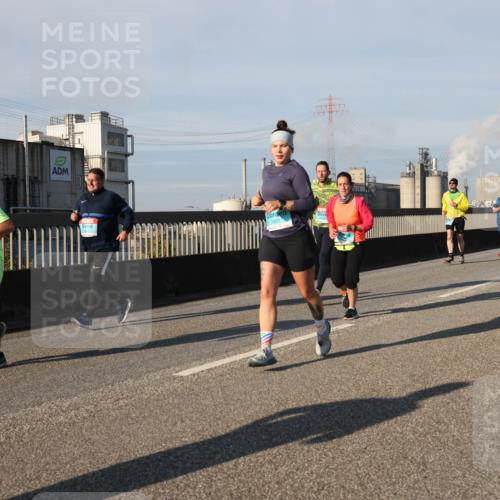 03.10.2025 - Köhlbrandbrückenlauf Lena Gebhardt http://msf.ph/oto/9135560 03.10.2025 09:53:37 Position 2  meine-sportfotos.de