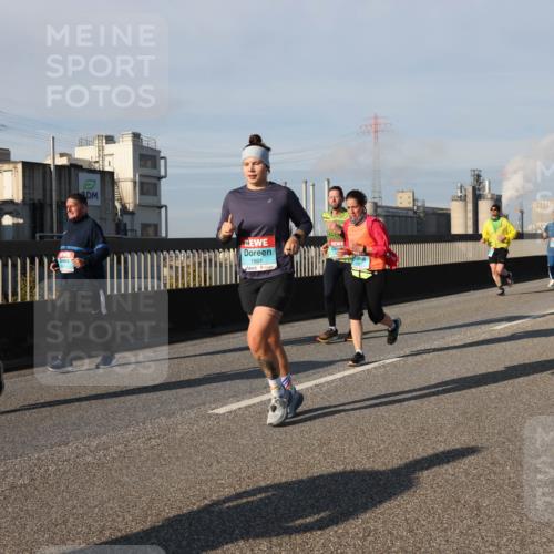 03.10.2025 - Köhlbrandbrückenlauf Lena Gebhardt http://msf.ph/oto/9135566 03.10.2025 09:53:37 Position 2 1259, 1801 meine-sportfotos.de