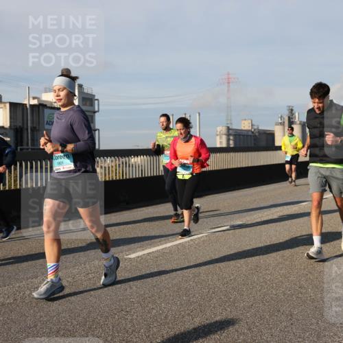 03.10.2025 - Köhlbrandbrückenlauf Lena Gebhardt http://msf.ph/oto/9135572 03.10.2025 09:53:37 Position 2 1801 meine-sportfotos.de
