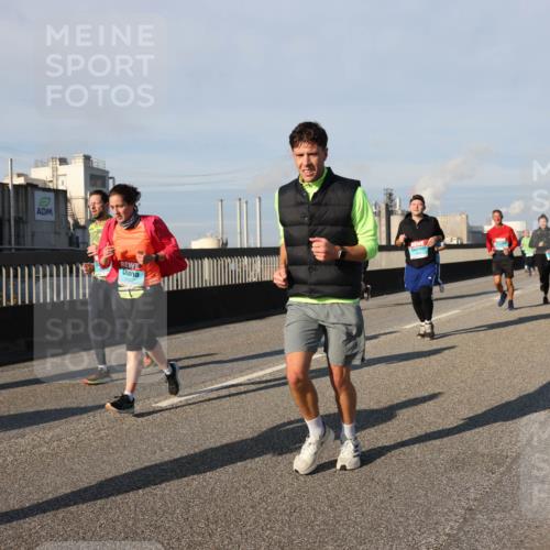 03.10.2025 - Köhlbrandbrückenlauf Lena Gebhardt http://msf.ph/oto/9135584 03.10.2025 09:53:38 Position 2  meine-sportfotos.de