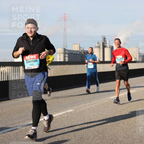03.10.2025 - Köhlbrandbrückenlauf Lena Gebhardt http://msf.ph/oto/9135615 03.10.2025 09:53:39 Position 2 1681 meine-sportfotos.de
