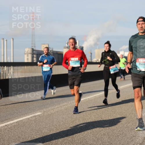 03.10.2025 - Köhlbrandbrückenlauf Lena Gebhardt http://msf.ph/oto/9135627 03.10.2025 09:53:40 Position 2 1038, 150 meine-sportfotos.de