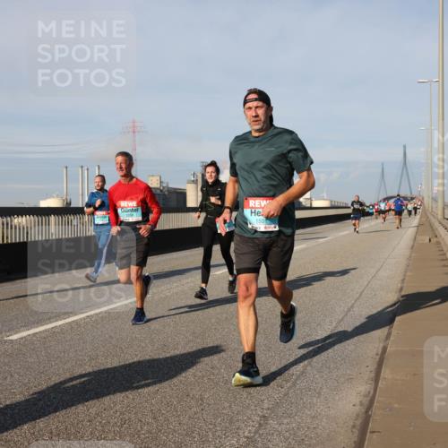 03.10.2025 - Köhlbrandbrückenlauf Lena Gebhardt http://msf.ph/oto/9135646 03.10.2025 09:53:40 Position 2 1038, 1501 meine-sportfotos.de