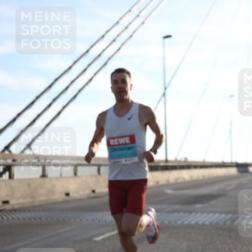 03.10.2025 - Köhlbrandbrückenlauf Yannick Fuchs http://msf.ph/oto/9135657 03.10.2025 08:18:19 Position 2 283 meine-sportfotos.de
