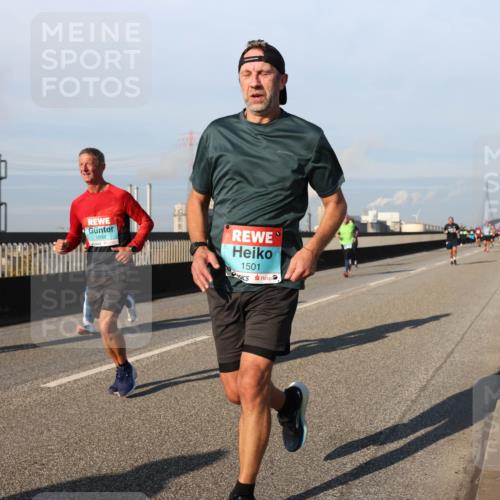 03.10.2025 - Köhlbrandbrückenlauf Lena Gebhardt http://msf.ph/oto/9135668 03.10.2025 09:53:41 Position 2 1038, 1501 meine-sportfotos.de