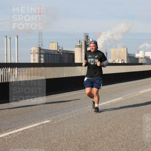 03.10.2025 - Köhlbrandbrückenlauf Lena Gebhardt http://msf.ph/oto/9135783 03.10.2025 09:53:47 Position 2  meine-sportfotos.de