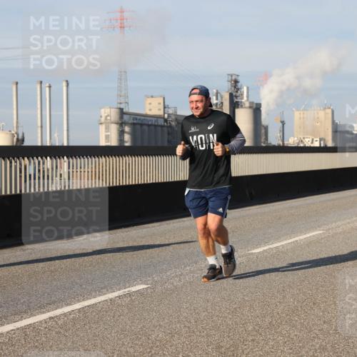 03.10.2025 - Köhlbrandbrückenlauf Lena Gebhardt http://msf.ph/oto/9135796 03.10.2025 09:53:47 Position 2  meine-sportfotos.de