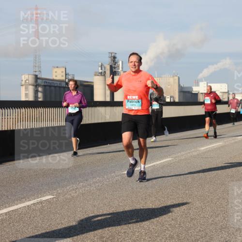 03.10.2025 - Köhlbrandbrückenlauf Lena Gebhardt http://msf.ph/oto/9135924 03.10.2025 09:53:55 Position 2 1973 meine-sportfotos.de