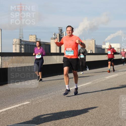 03.10.2025 - Köhlbrandbrückenlauf Lena Gebhardt http://msf.ph/oto/9135927 03.10.2025 09:53:55 Position 2 1973 meine-sportfotos.de