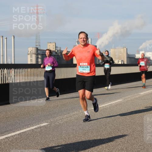 03.10.2025 - Köhlbrandbrückenlauf Lena Gebhardt http://msf.ph/oto/9135932 03.10.2025 09:53:55 Position 2 1973 meine-sportfotos.de